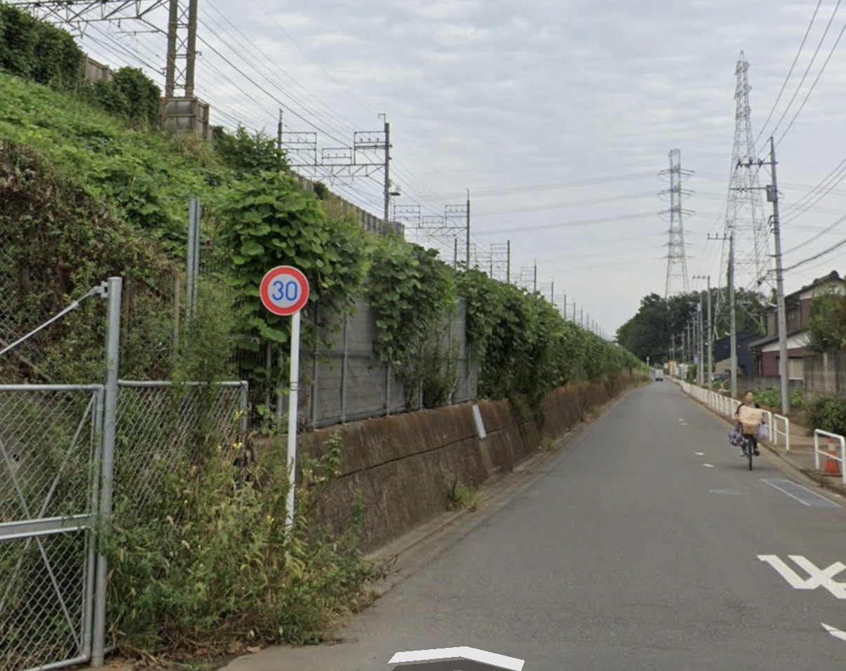 鉄道沿線・用地境界フェンスのつる絡みつき防止